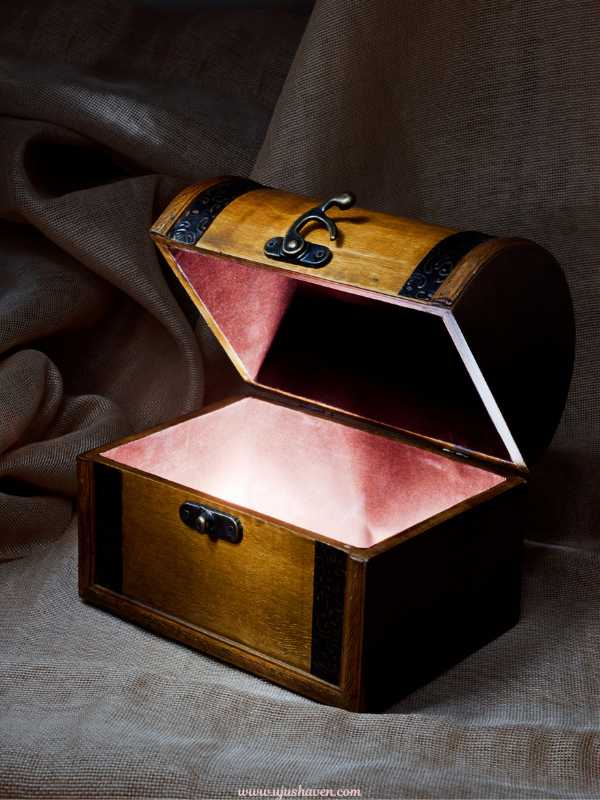 DIY-Wooden-Box-or-Treasure-Chest