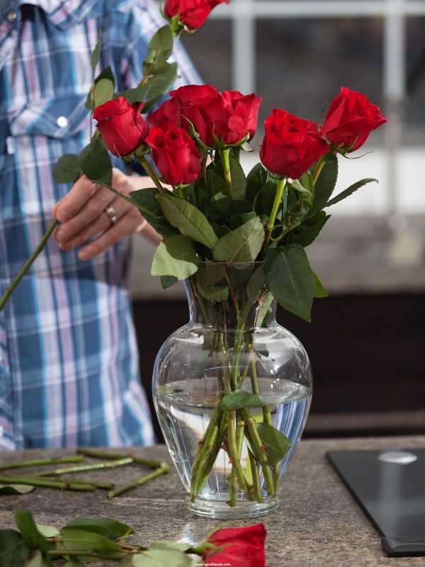 Fresh-or-faux-flower-arrangements-Valentine's-Day-Decoration-Ideas-At-Home