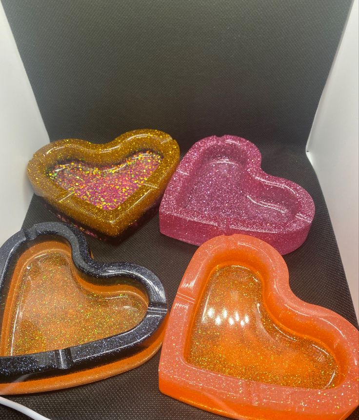 Heart-shaped-resin-trays