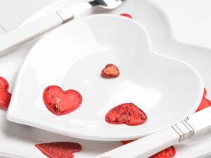 Heart-shaped-trays-or-bowls-Valentine's-Day-Decoration-Ideas-At-Home