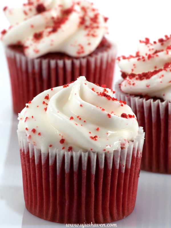 Red-Velvet-Mini-Cupcakes-New-Year's-Eve-Food-Ideas-For-The-Famly