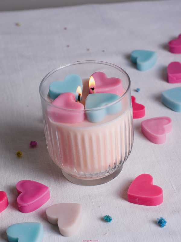 Scented-candles-for-cozy-vibes