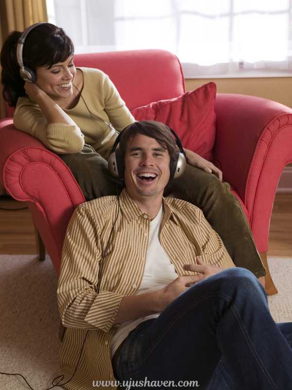 Slow-Evening-of-Music-and-Reflection-Valentine's-Day-Date-Ideas