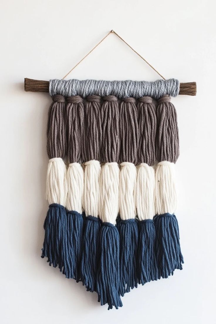 DIY-yarn-or-fiber-art-DIY-Wall-Hanging-Ideas