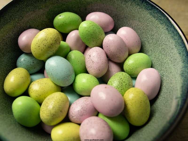 Speckled-Egg-Bowl-Centerpiece-DIY-Easter-Decorations