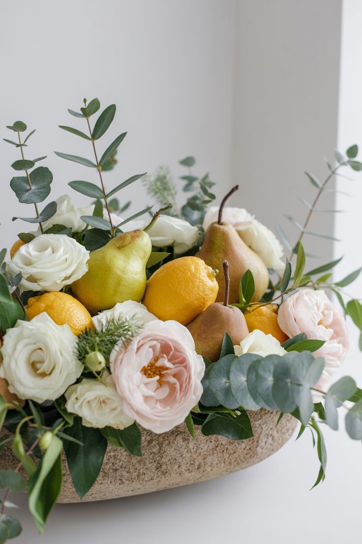 Floral-arrangement-paired-with-seasonal-fruits.