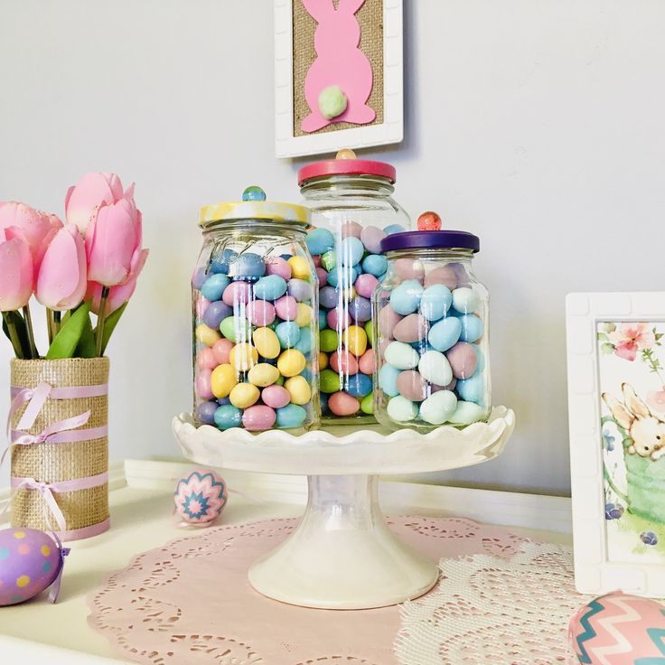 Glass-jars-filled-with-pastel-candies-or-eggs-Easter-table-decor