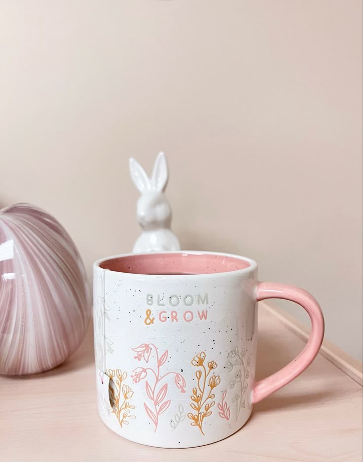Hand-decorated-ceramic-mugs-with-spring-motifs