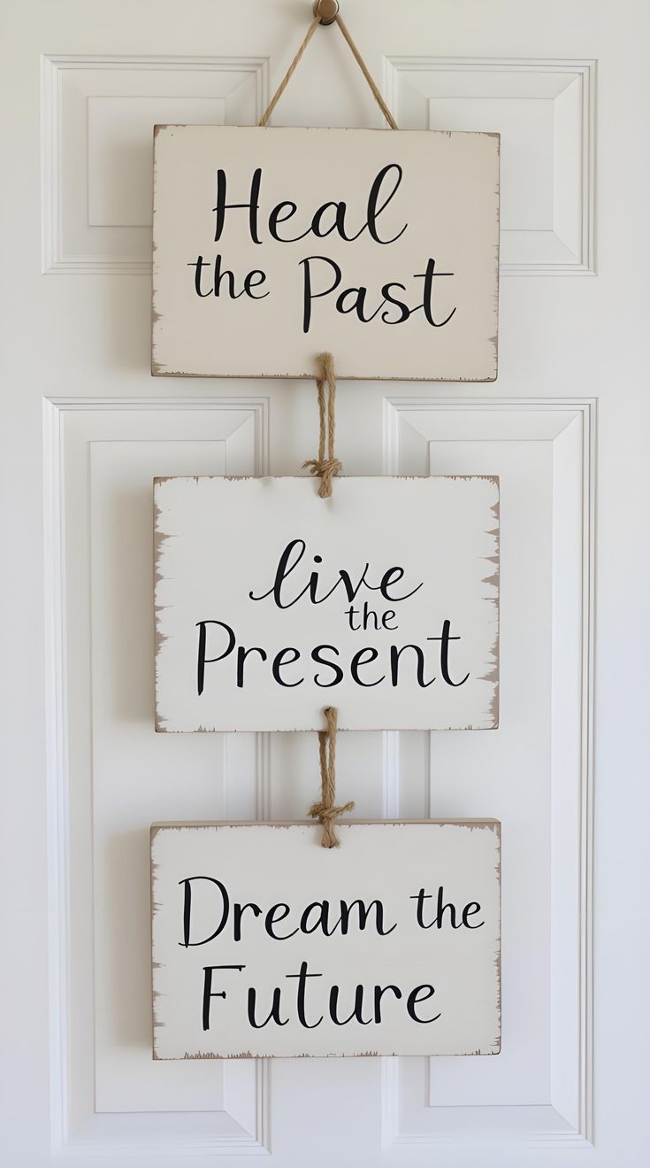 Hand-painted-wooden-signs-DIY-Wall-Hanging-Ideas