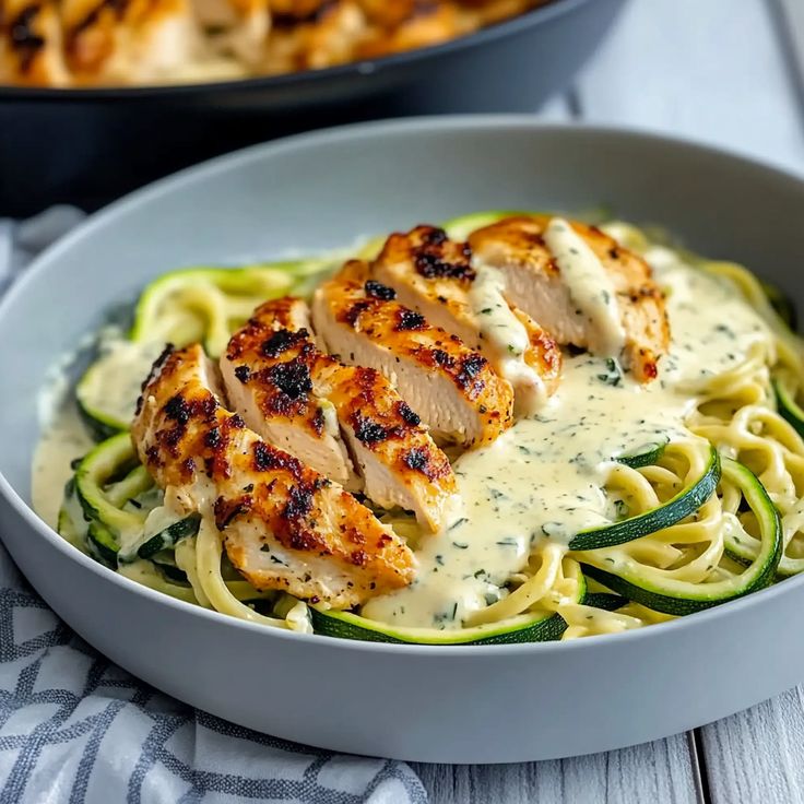 Low-Carb-Chicken-Alfredo-Zoodle