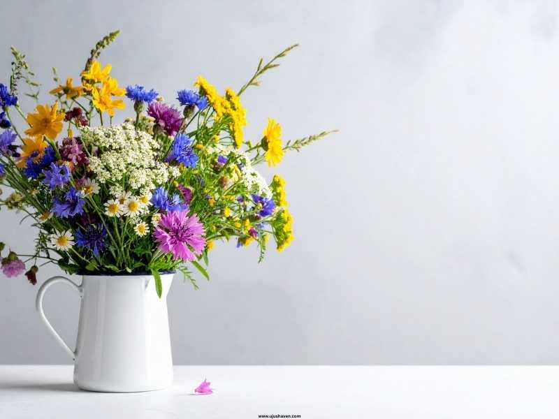 Mixed-wildflowers-in-a-rustic-pitcher-spring-table-centerpiece-ideas