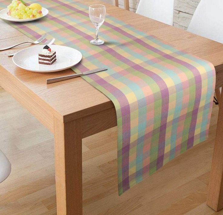 Simple-Pastel-Table-Runner