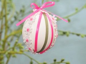 Simple-Ribbon-Hung-Egg-Decor