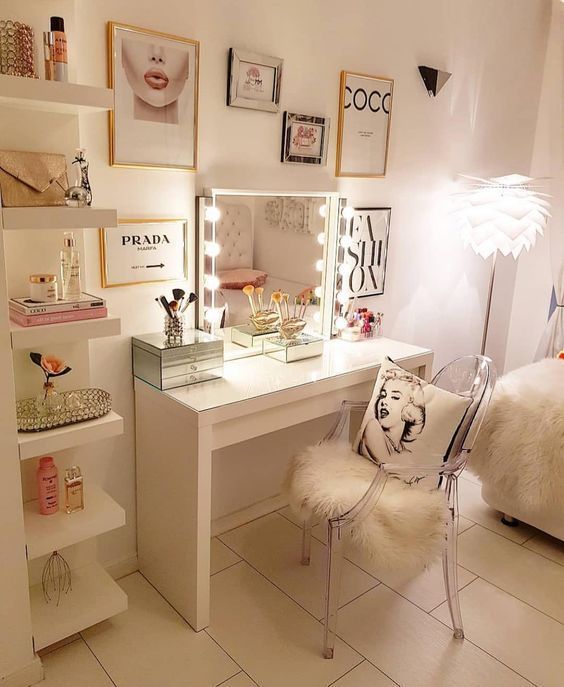 Vanity-Personalized-with-Art,-Quotes,-or-Affirmations-Makeup-Vanity-Ideas