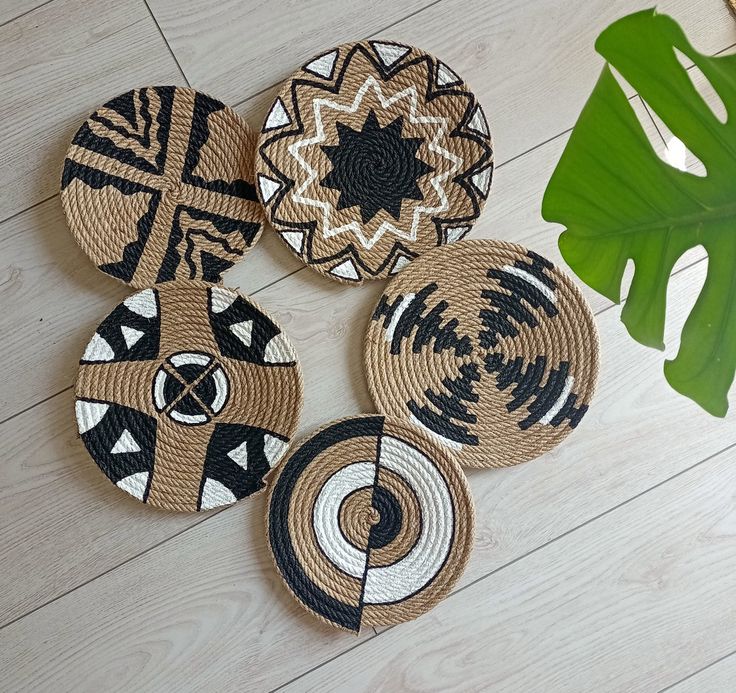 Woven-Wall-Plates-or-Trays