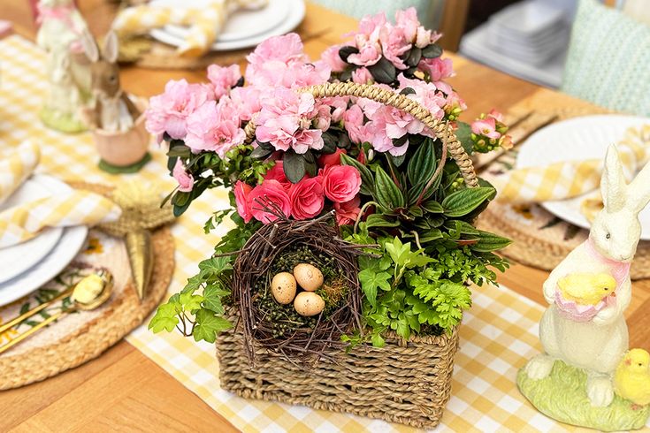 Woven-baskets-filled-with-seasonal-blooms