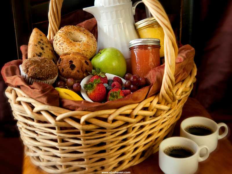 Breakfast-in-Bed-Basket.