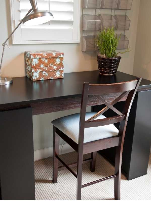 Keep-Only-Essentials-on-Your-Desk.