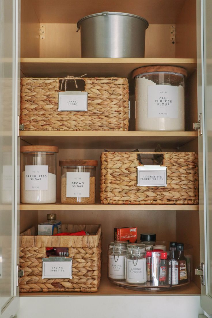 Label-Everything-Clearly-and-Simply-Ideas-for-Pantry-Organization