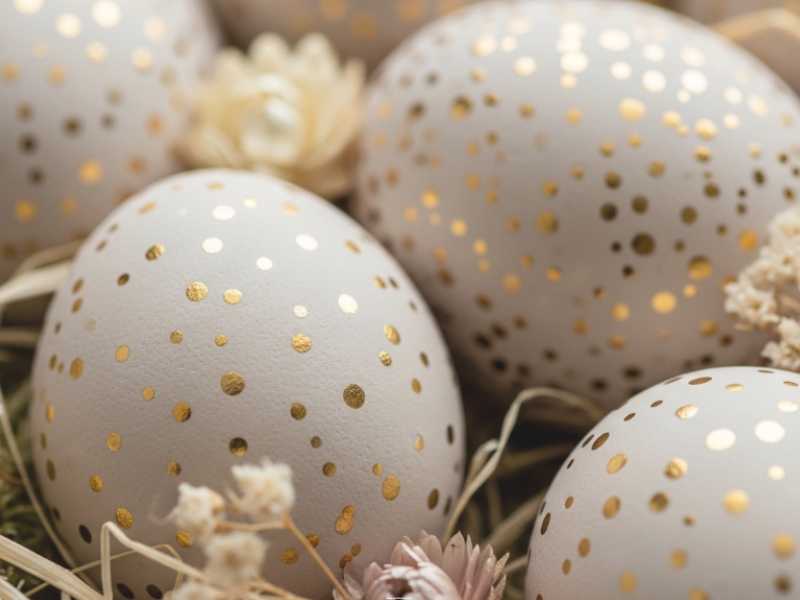 Neutral-beige-eggs-with-tiny-gold-dots