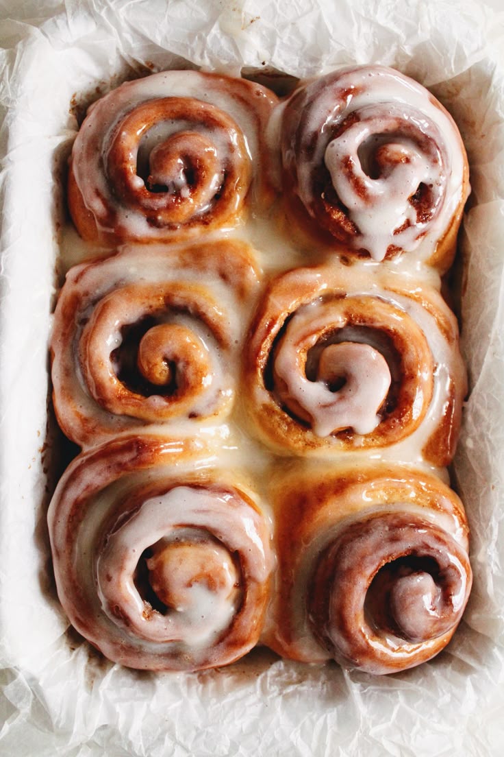 Cinnamon-Rolls-with-Icing