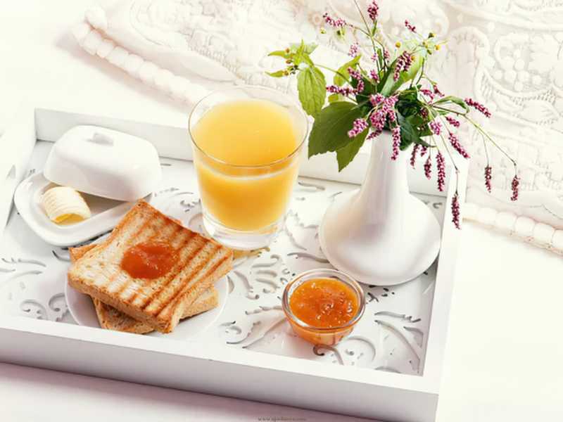 Fresh-flowers-placed-beside-the-tray