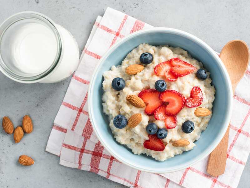 Oatmeal-topped-with-berries-and-Nuts-Mothers-Day-Breakfast-Ideas
