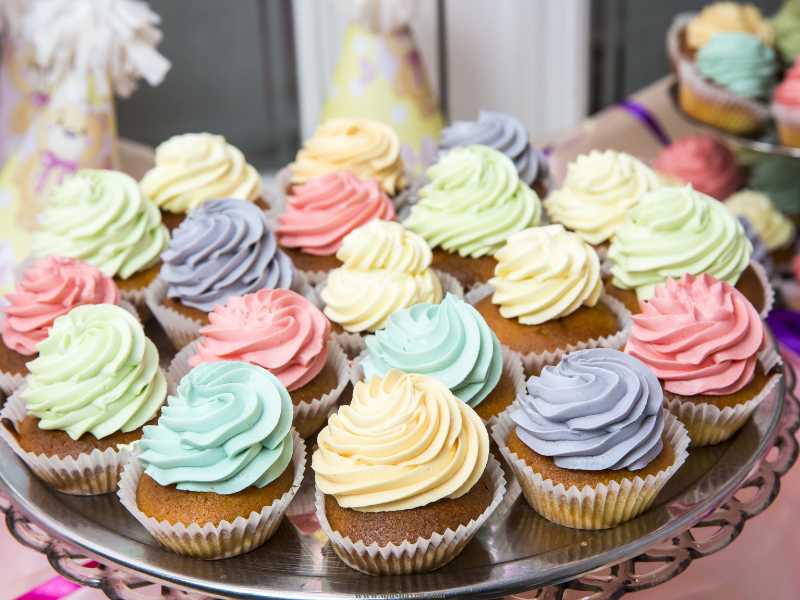 Simple-Cake-or-Cupcakes-for-a-Sweet-Treat-Mother’s-Day-Brunch