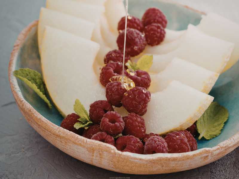 Simple-fruit-salad-with-honey-drizzle