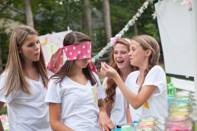 Blindfold-Taste-Test.