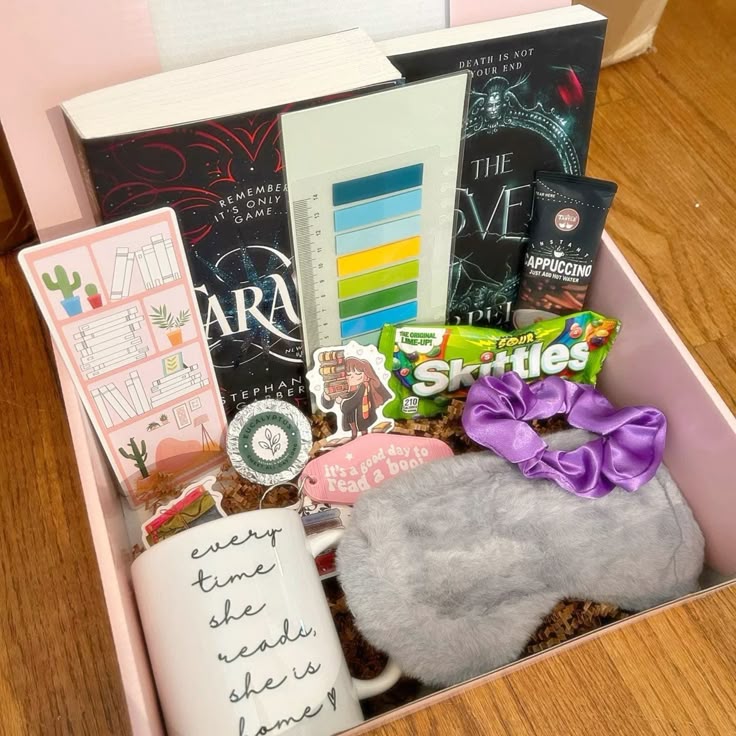 Book-Lovers-Mothers-Day-Gift-Basket
