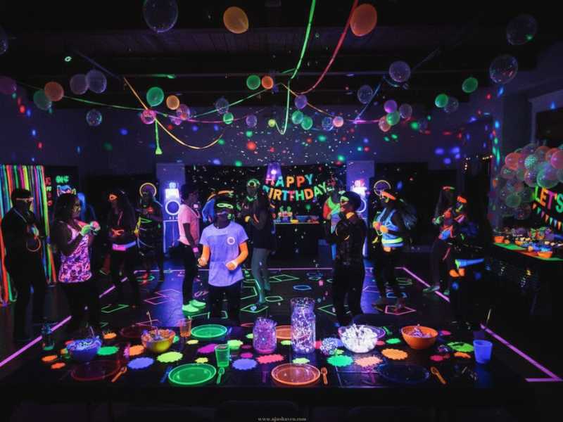 Glow-in-the-Dark-Dance-Party.