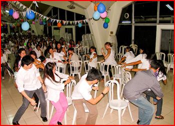 Musical-Chairs-Teen-Twist-Party-Games-for-Teenage-Birthday