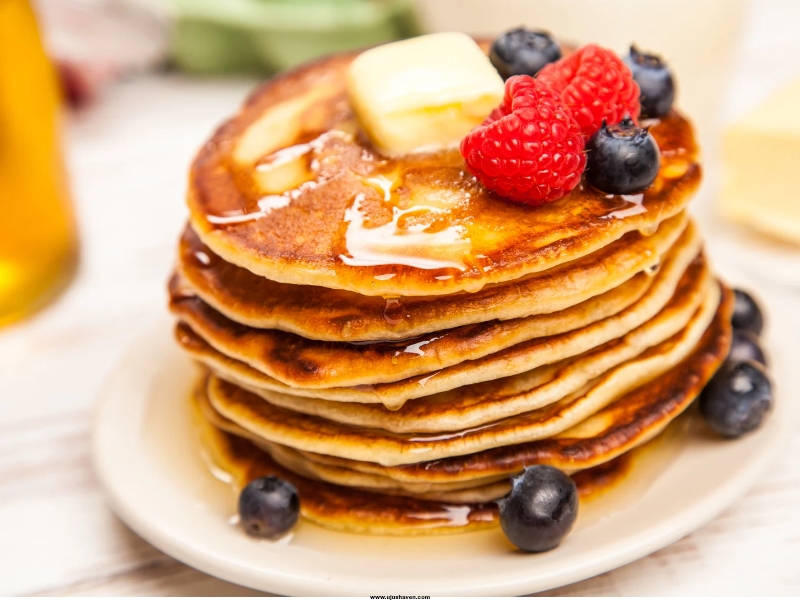 Pancakes-with-Syrup-or-Fruit