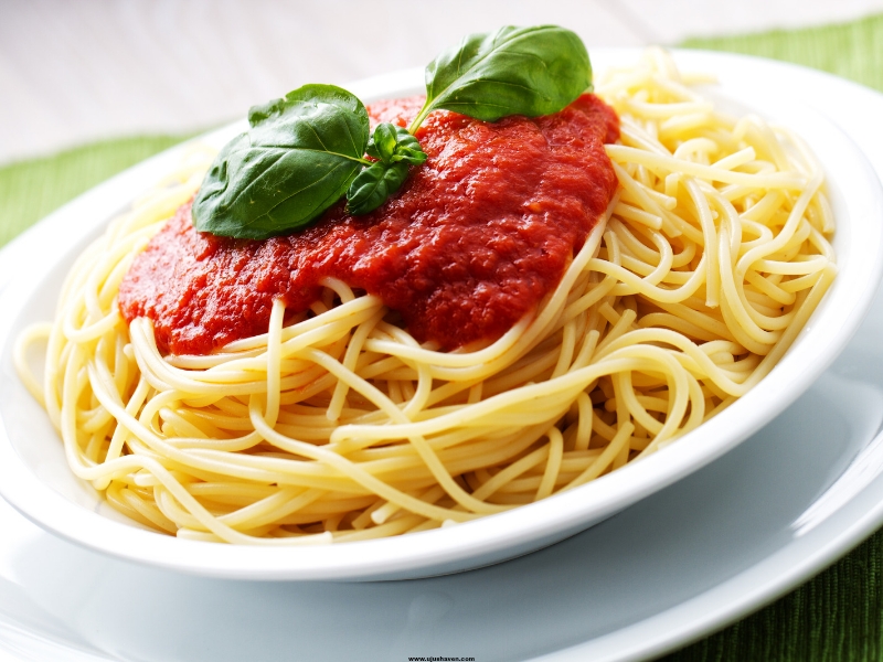 Spaghetti-with-Simple-Tomato-Sauce.
