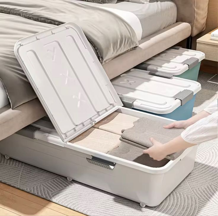 Under-bed-storage-boxes-Decor-Ideas-for-Teen-Bedroom