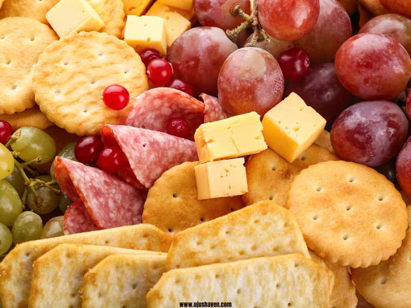 Cheese-Cubes-Grapes-Crackers-Quick-Breakfast-Ideas-on-the-Go