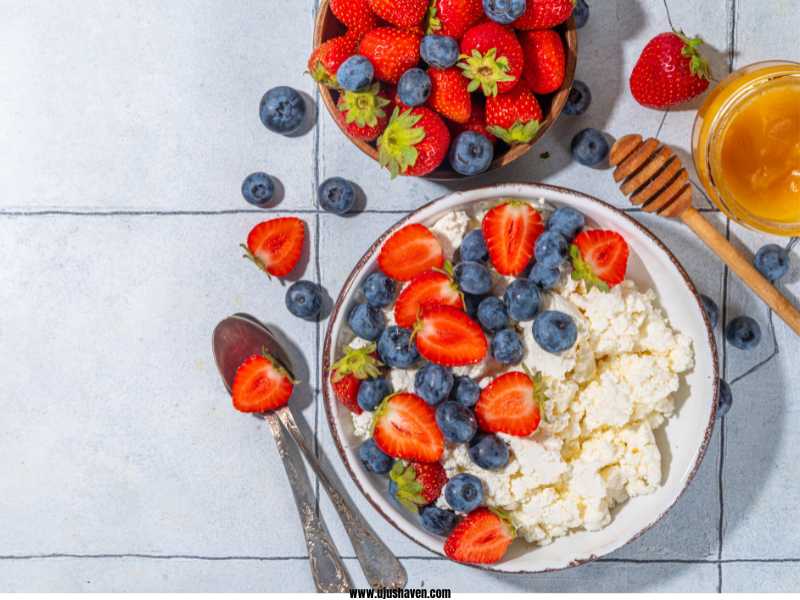Cottage-Cheese-Bowl-with-Berries-Honey