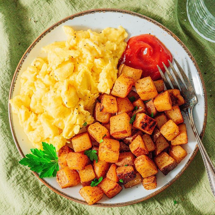 Crispy-Breakfast-Potatoes-with-Eggs-on-the-Side.