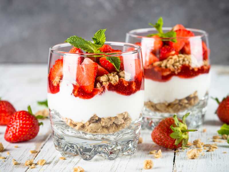 Greek-Yogurt-Fruit-Parfaits-Healthy-Summer-Snack-Ideas.