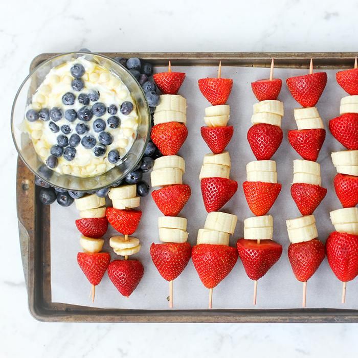 Patriotic-Fruit-Skewers-with-Honey-Yogurt-Dip