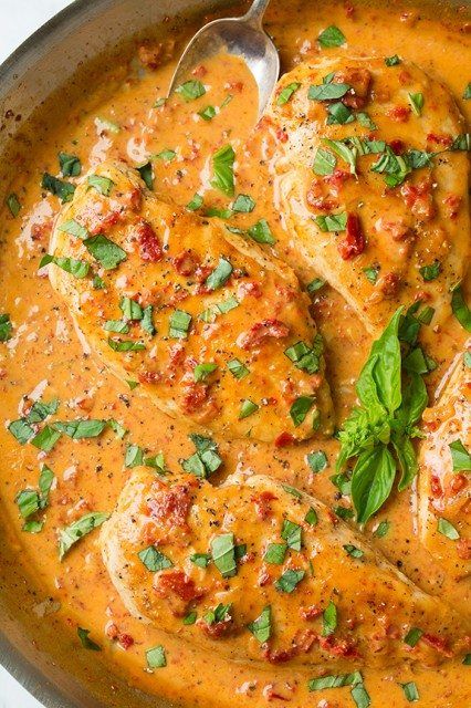 Skillet-Chicken-With-Sun-Dried-Tomato-Cream-Sauce-Quick-and-Easy-One-Pan-Chicken-Dinner-Recipes