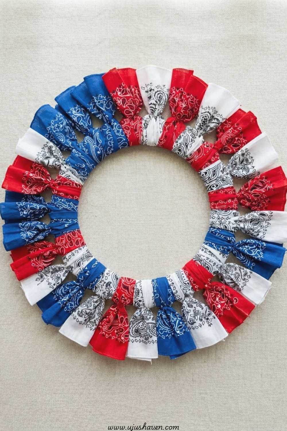 This-Bandana-Wreath-Makes-Any-Front-Door-Feel-Instantly-Cozy