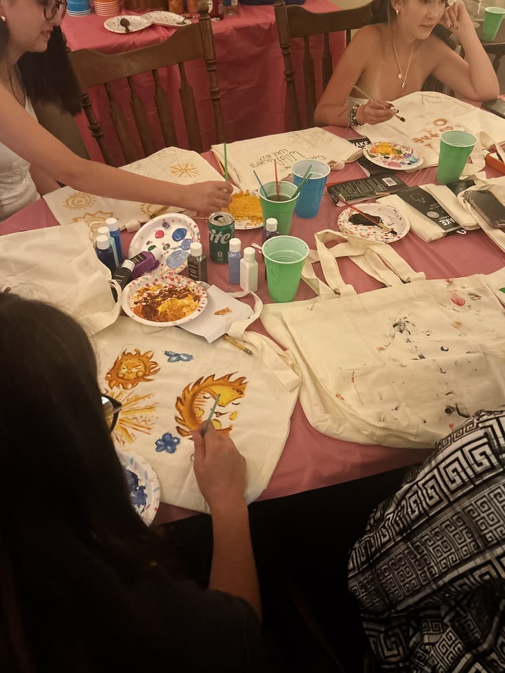 Tote-Bag-Painting-How-to-Host-a-Girls-Craft-Night