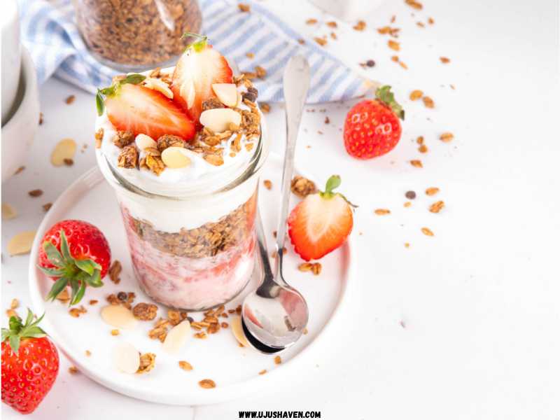 Yogurt-Parfait-with-Granola-and-Fresh-Berries.