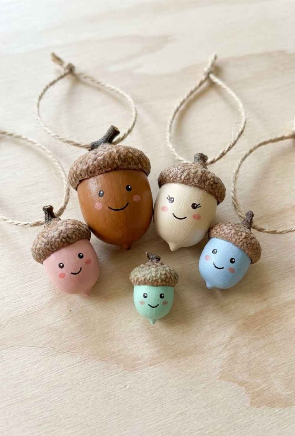 Acorn-Family-Ornaments-Easy-Acorn-Crafts-for-Kids.
