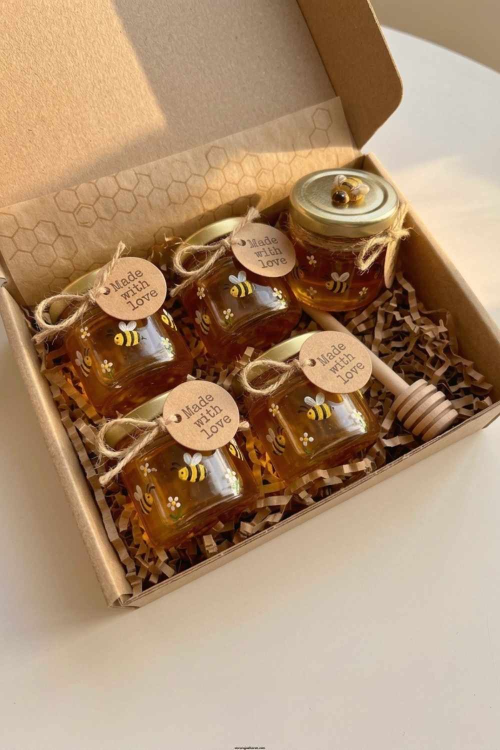 Bumble-Bee-Honey-Jar-Gift-Set.