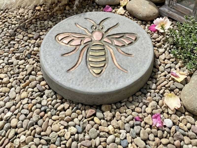 Bumble-Bee-Stepping-Stones