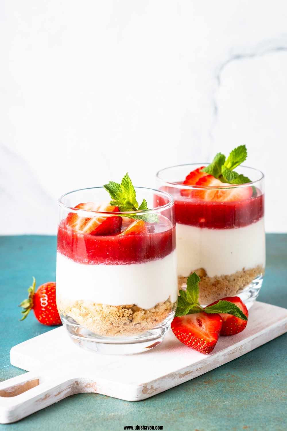 No-Bake-Strawberry-Cheesecake-Cups-Easy-Labor-Day-Dessert-Recipes