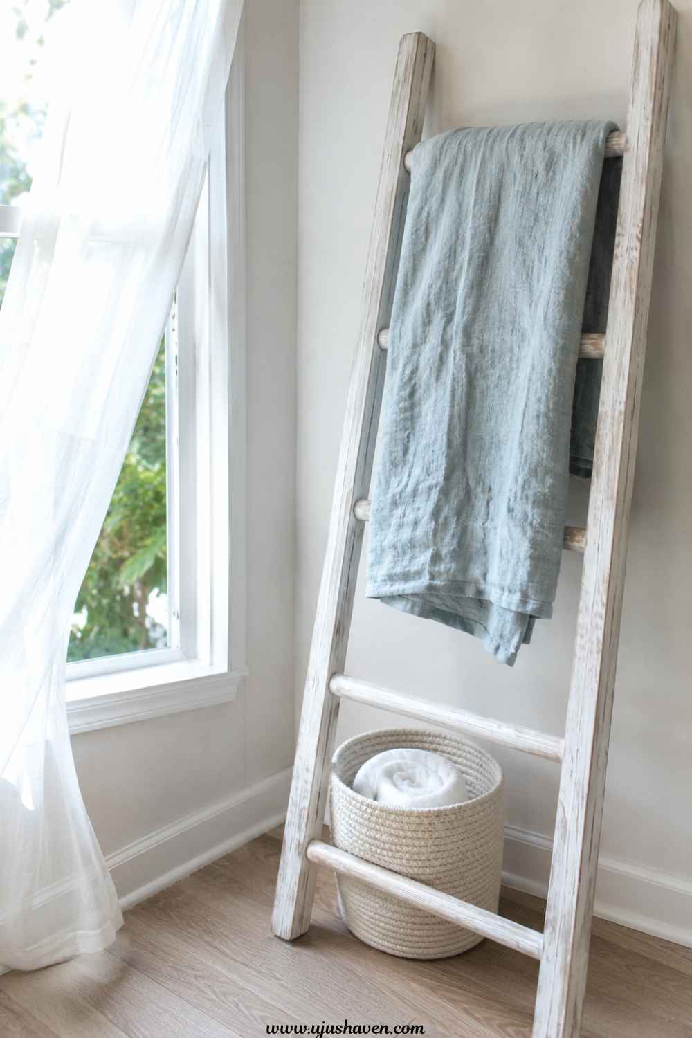 Coastal-How-to-Style-a-Blanket-Ladder-in-the-Living-Room